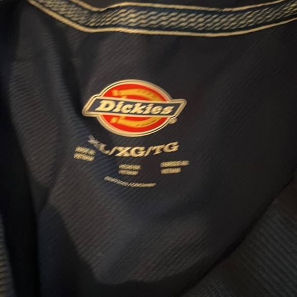 Men's Xl moisture wick Scrub top - Picture 2 of 3